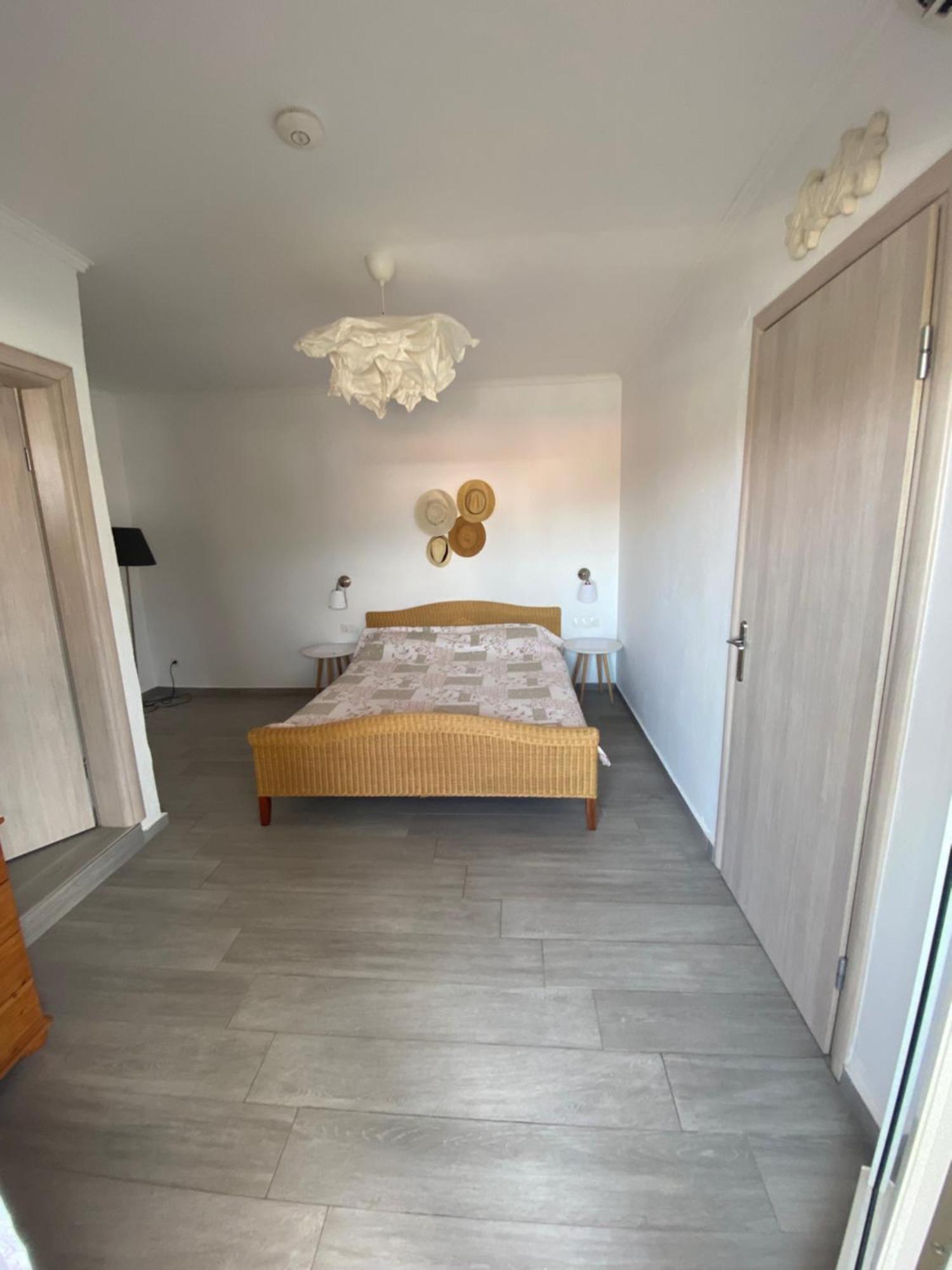 T H E Berlin Studios And Suites Vrasná المظهر الخارجي الصورة