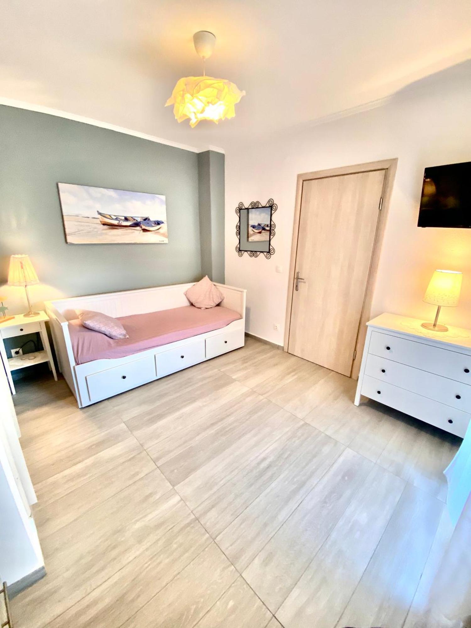 T H E Berlin Studios And Suites Vrasná المظهر الخارجي الصورة