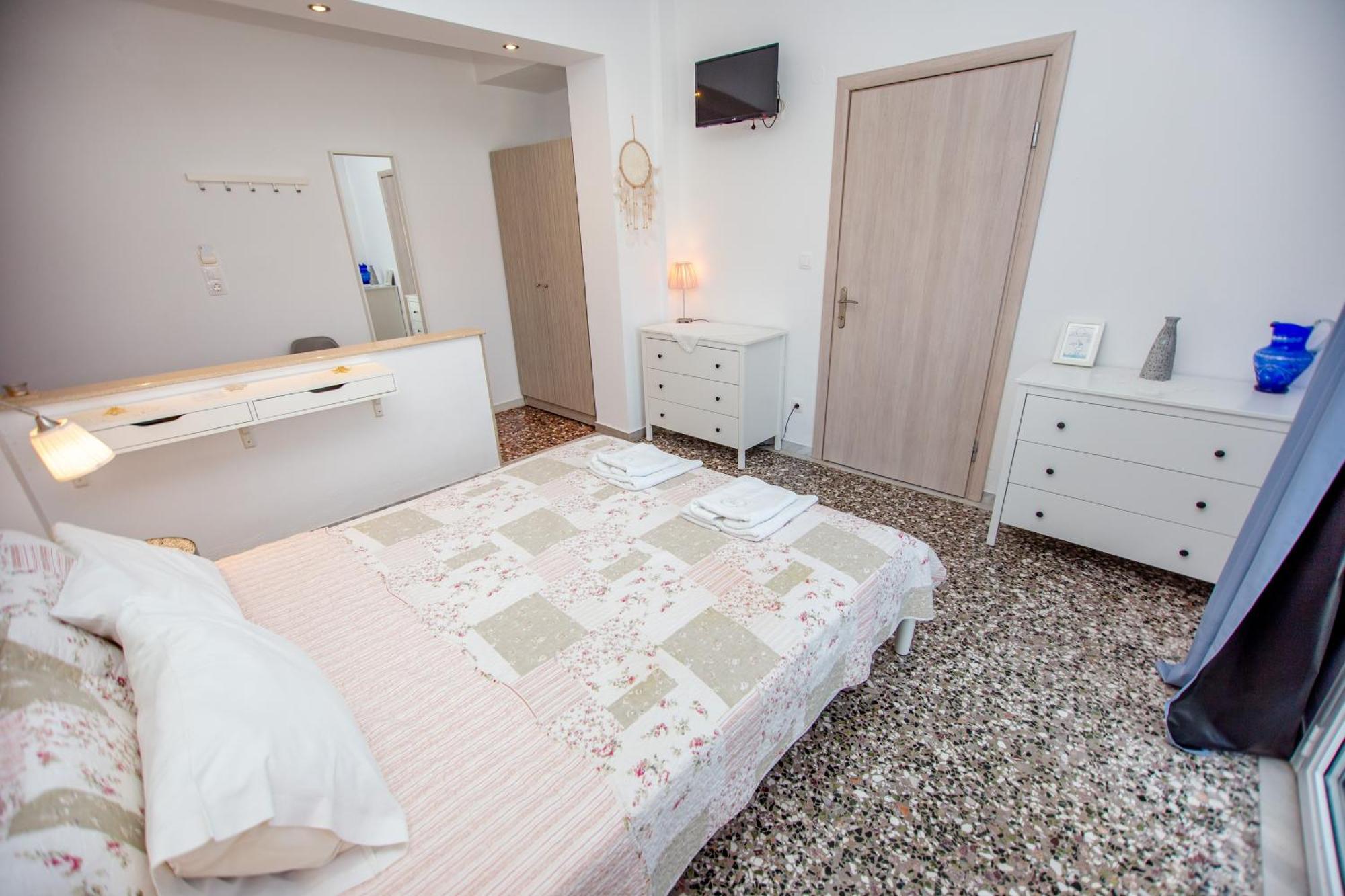 T H E Berlin Studios And Suites Vrasná المظهر الخارجي الصورة