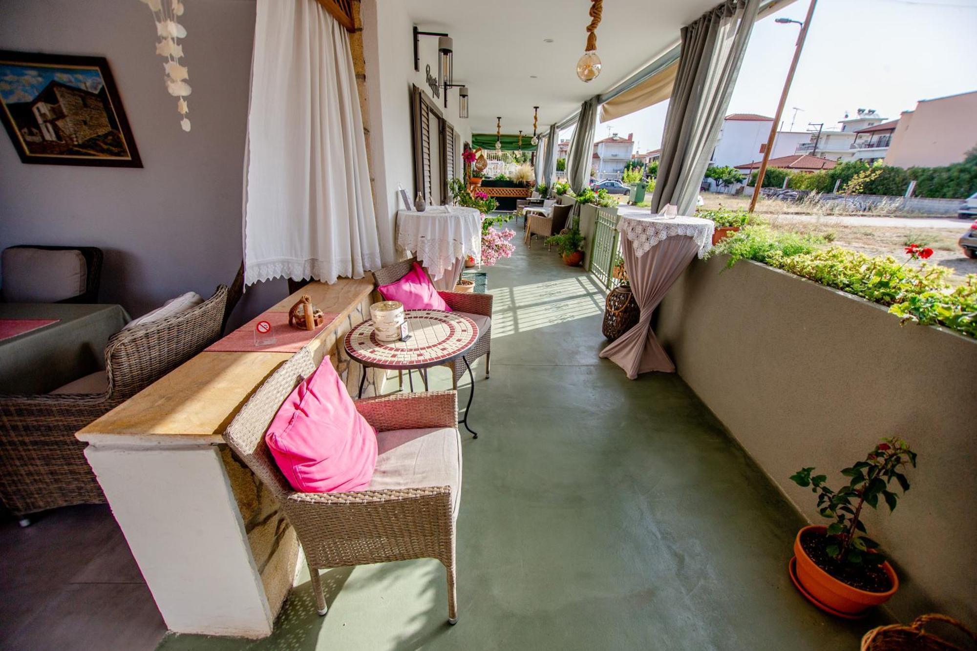 T H E Berlin Studios And Suites Vrasná المظهر الخارجي الصورة