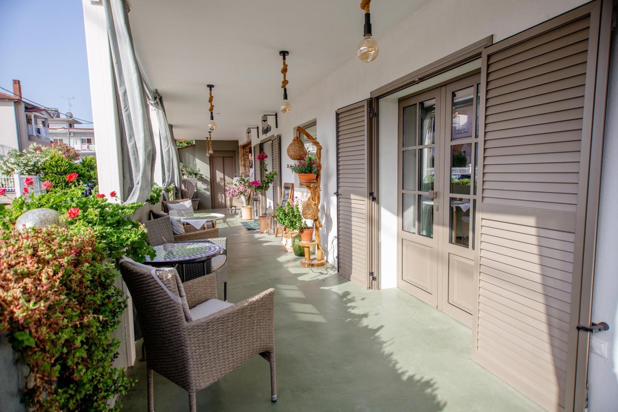 T H E Berlin Studios And Suites Vrasná المظهر الخارجي الصورة