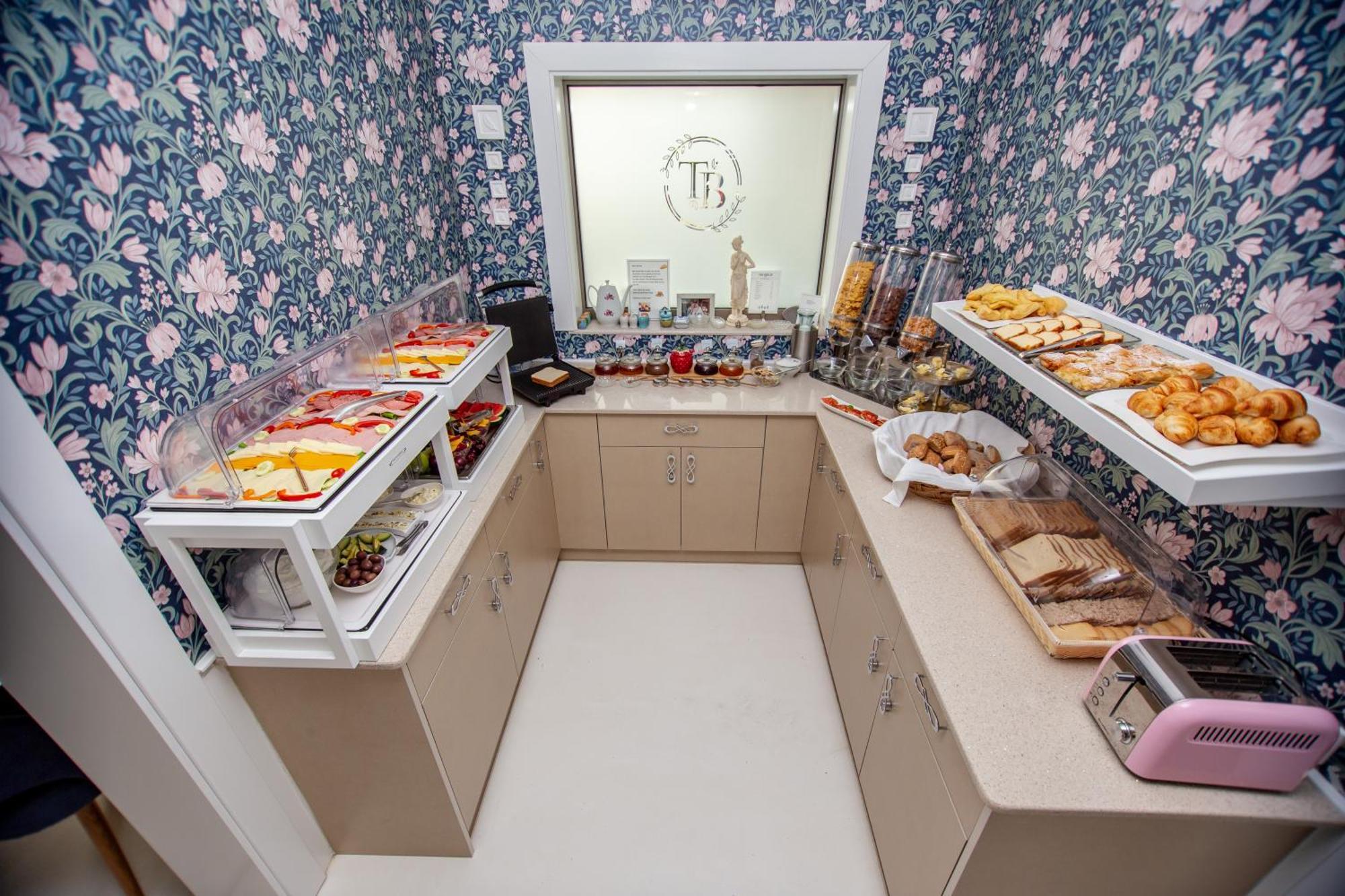 T H E Berlin Studios And Suites Vrasná المظهر الخارجي الصورة