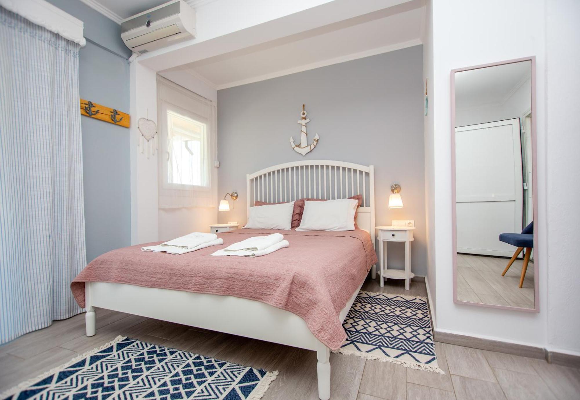 T H E Berlin Studios And Suites Vrasná المظهر الخارجي الصورة