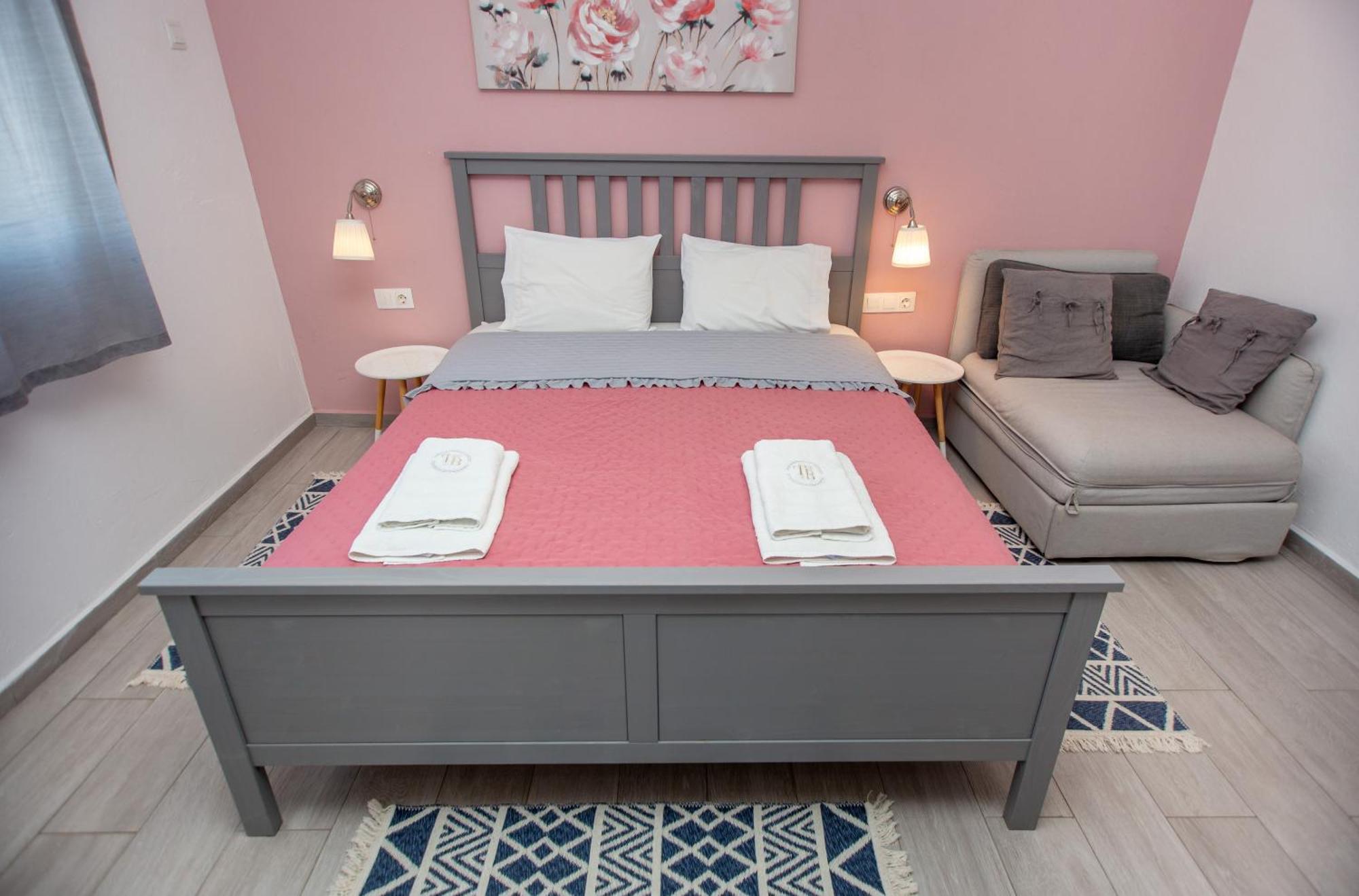 T H E Berlin Studios And Suites Vrasná المظهر الخارجي الصورة