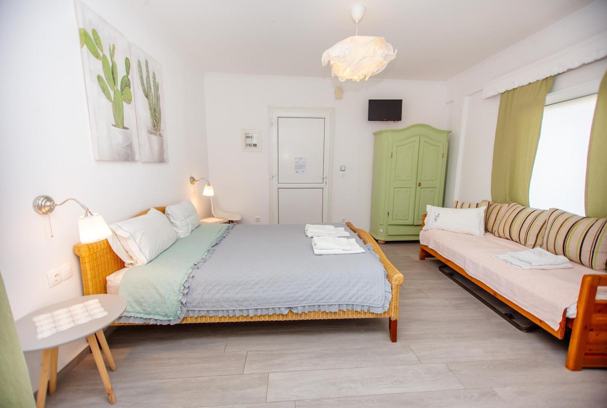 T H E Berlin Studios And Suites Vrasná المظهر الخارجي الصورة