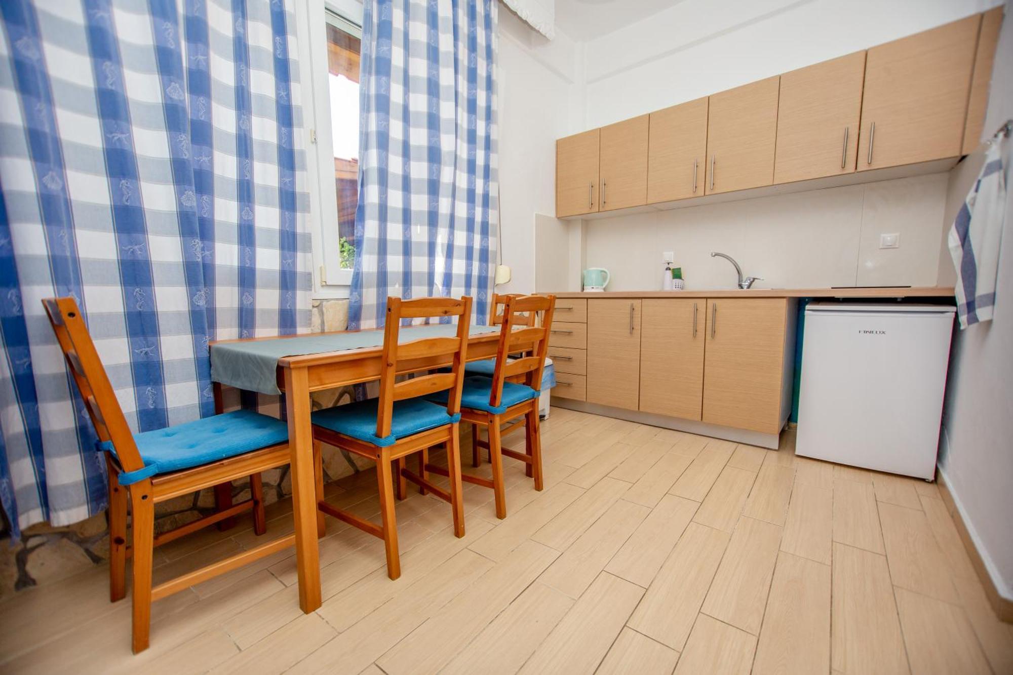 T H E Berlin Studios And Suites Vrasná المظهر الخارجي الصورة