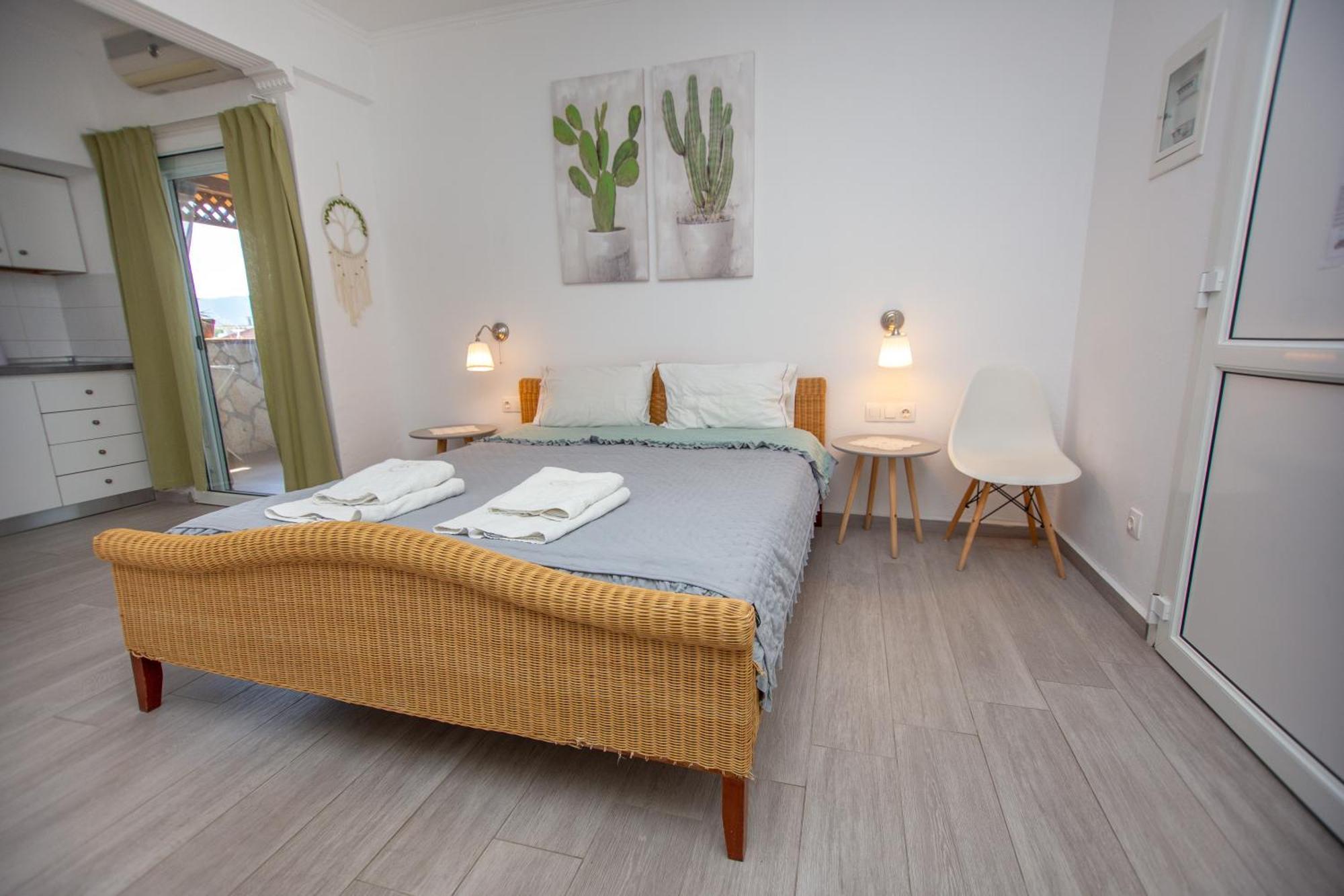 T H E Berlin Studios And Suites Vrasná المظهر الخارجي الصورة