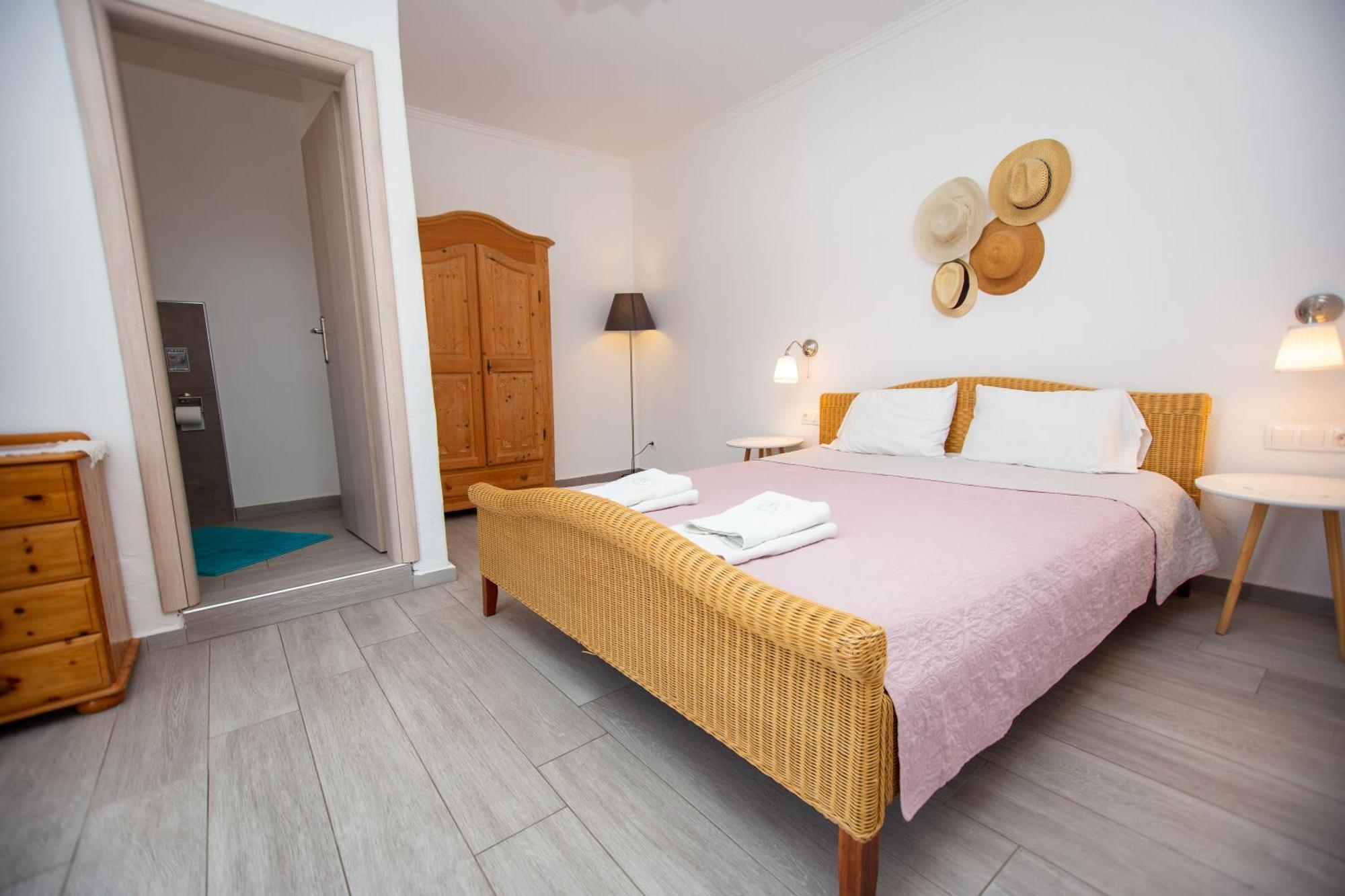 T H E Berlin Studios And Suites Vrasná المظهر الخارجي الصورة