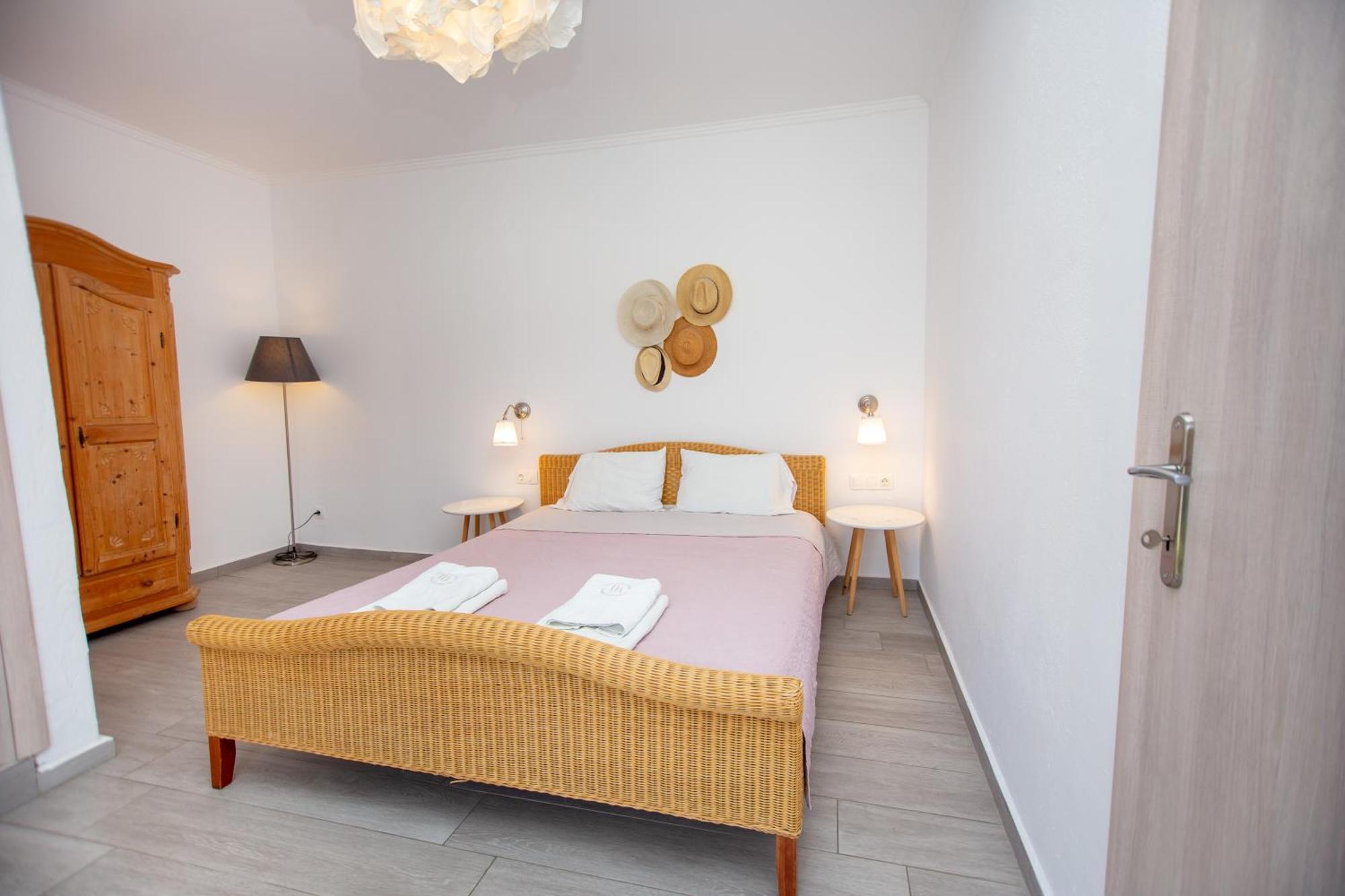 T H E Berlin Studios And Suites Vrasná المظهر الخارجي الصورة